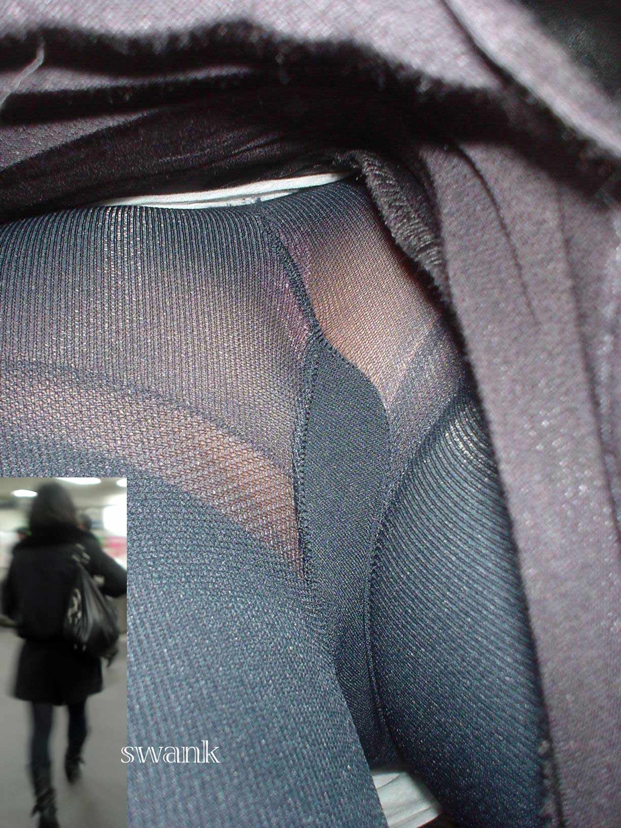 【パンチラエロ画像】本当に潜れば匂いつきｗ蒸れたスカート内部の逆さ撮りｗｗｗ 11