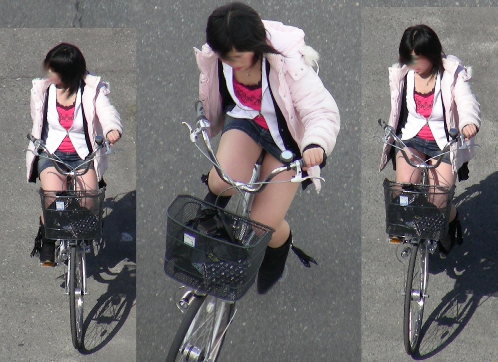 【パンチラエロ画像】一瞬そして角度が要！瞬き禁止な自転車パンチラｗｗｗ 04