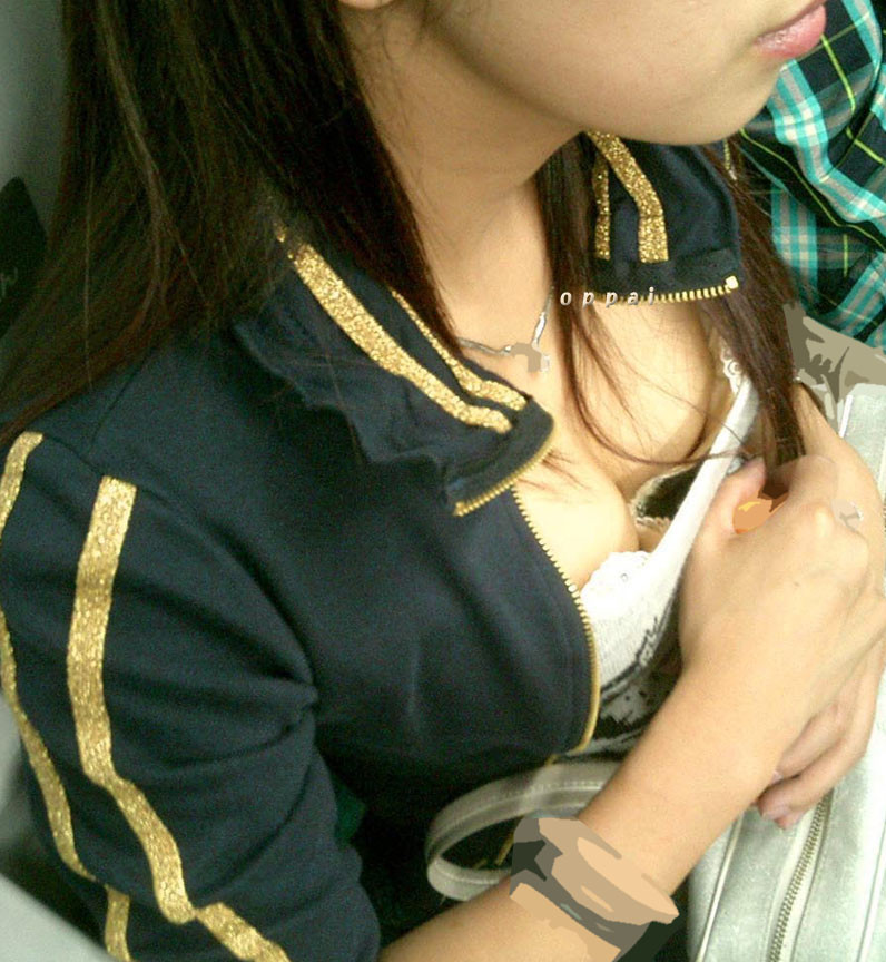 【着胸エロ画像】隣に座ってたら居眠り&もたれかかり歓迎ｗ電車内の着衣巨乳ｗｗｗ 05