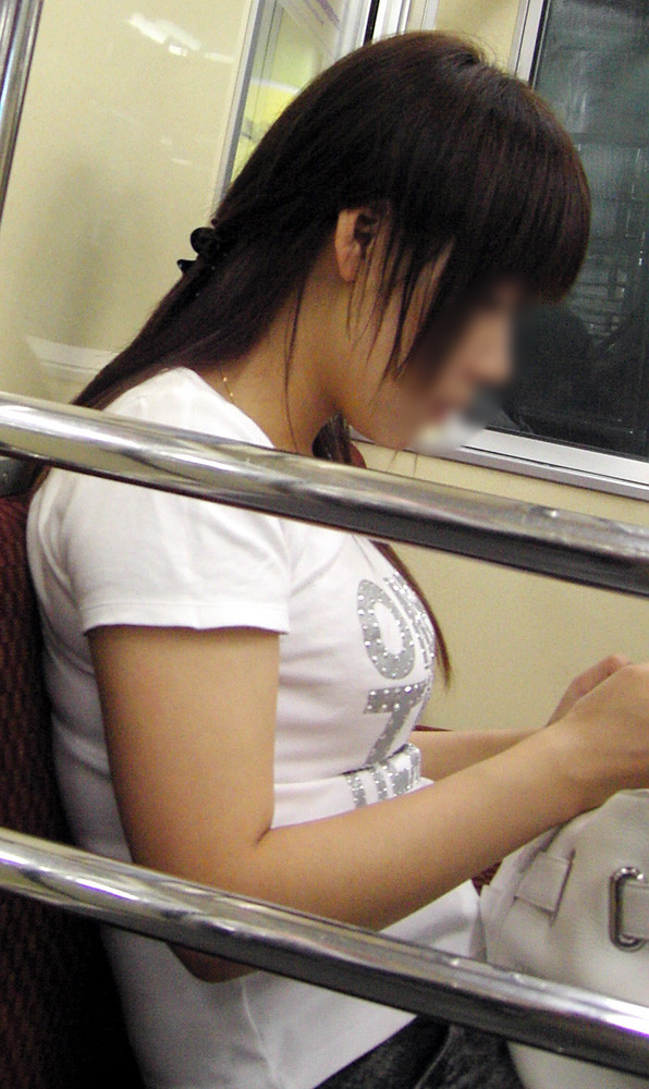 【着胸エロ画像】隣に座ってたら居眠り&もたれかかり歓迎ｗ電車内の着衣巨乳ｗｗｗ 07