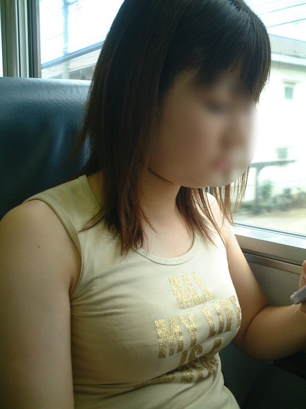 【着胸エロ画像】隣に座ってたら居眠り&もたれかかり歓迎ｗ電車内の着衣巨乳ｗｗｗ 09