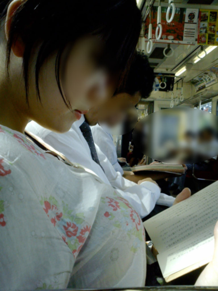 【着胸エロ画像】隣に座ってたら居眠り&もたれかかり歓迎ｗ電車内の着衣巨乳ｗｗｗ 15