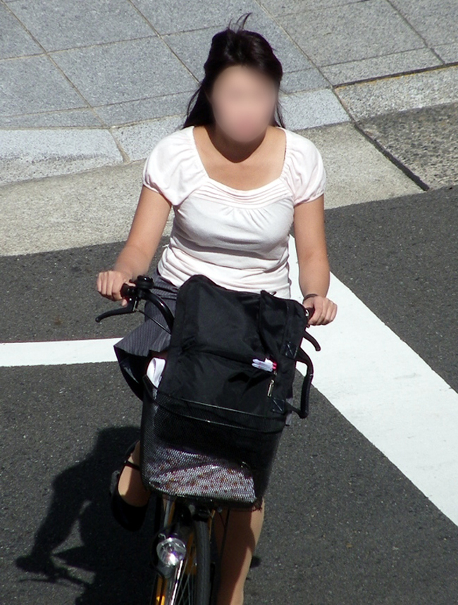 【着胸エロ画像】日本の巨乳率も上がったしもっと見せてもいい街角乳袋ｗｗｗ 15