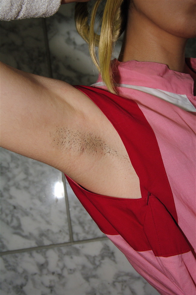 【腋フェチエロ画像】やっぱり剃るべきｗジョリ痕までは許せる女の腋毛ｗｗｗ 15