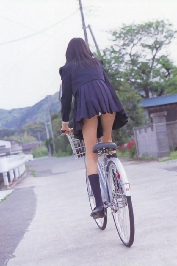 【自転車エロ画像】ただただ自転車に乗っている女の子が可愛いというだけの画像まとめ！ 06