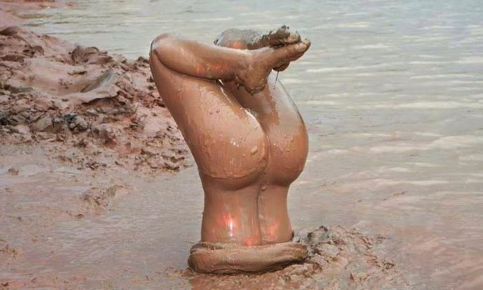 【泥エロ画像】泥祭的なアレで全身泥まみれになっているアレを見て勃起してもうたｗｗｗ 16