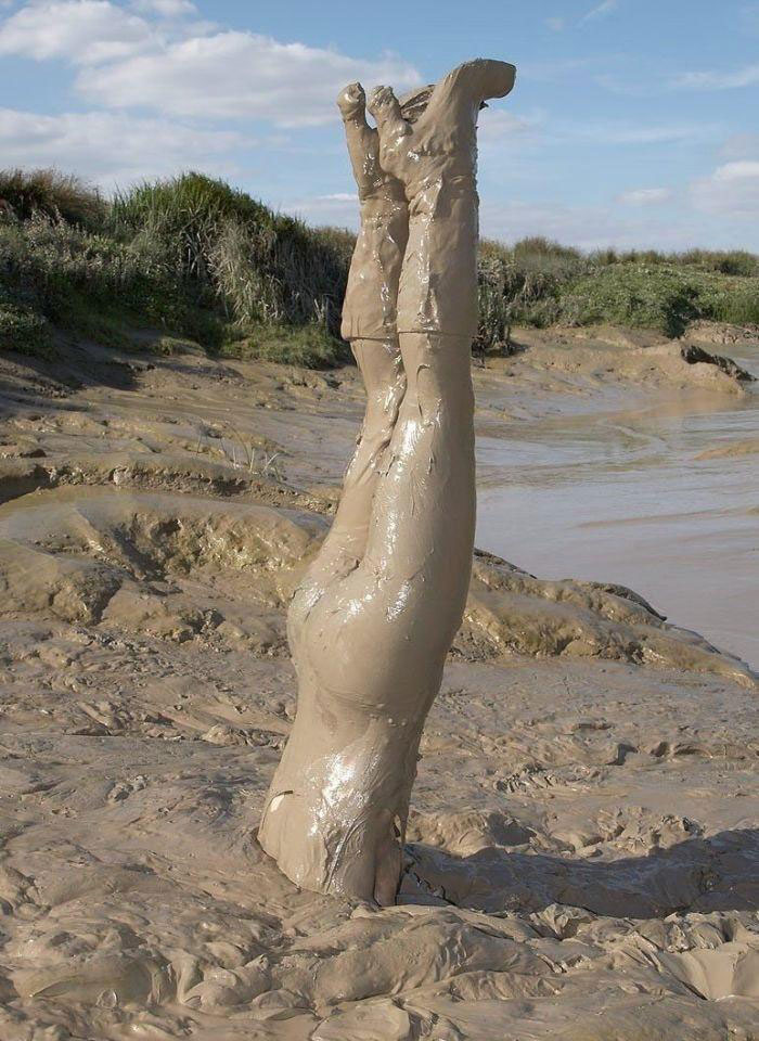 【泥エロ画像】泥祭的なアレで全身泥まみれになっているアレを見て勃起してもうたｗｗｗ 21
