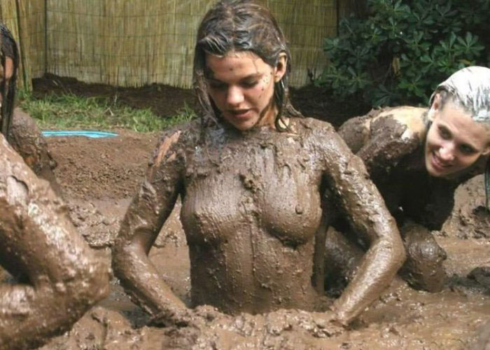 【泥エロ画像】泥祭的なアレで全身泥まみれになっているアレを見て勃起してもうたｗｗｗ 34