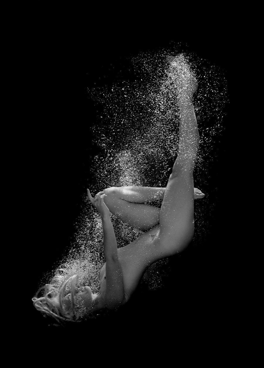 【水中エロ画像】水中で見る女性のエロい姿は幻想的でよりエロいと聞いてｗｗｗ 28